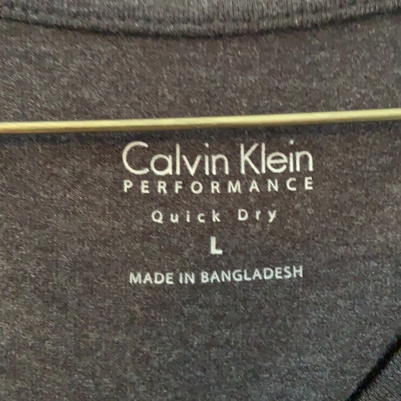 Calvin Klein Womens V-neck Fitness T-Shirt - Picture 2 of 4